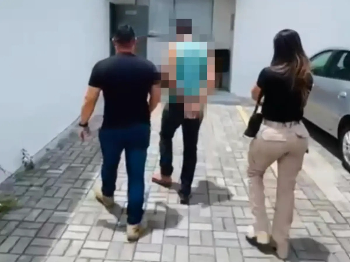 Homem com tornozeleira eletrônica agride ex-companheira e é preso em Feira