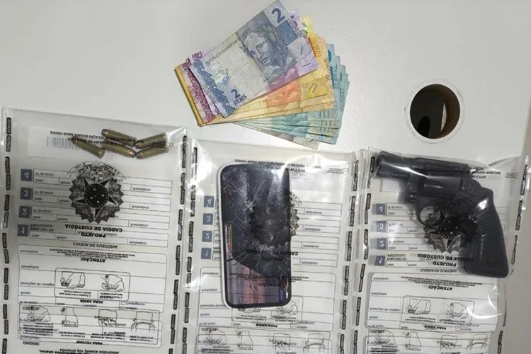 Polícia Militar realiza apreensão de arma e dinheiro em Bom Jesus da Lapa
