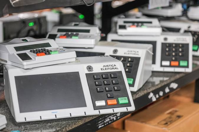TRE-BA informa nove urnas substituídas e duas prisões no primeiro balanço