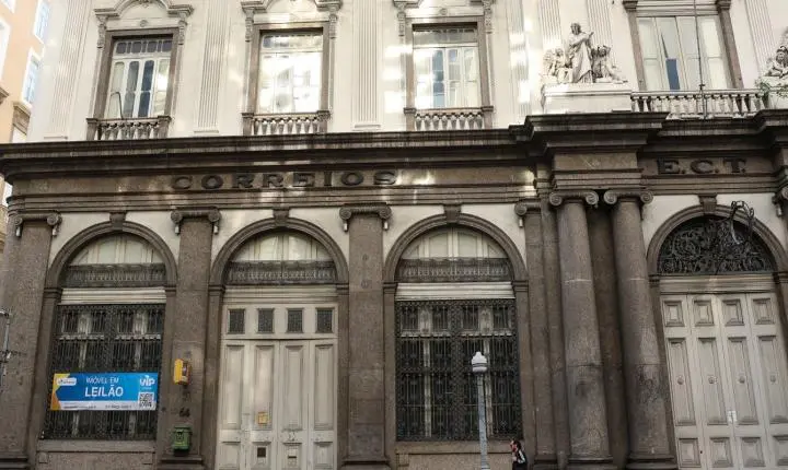 Prédio histórico dos Correios na região da Praça XV vai a leilão no Rio