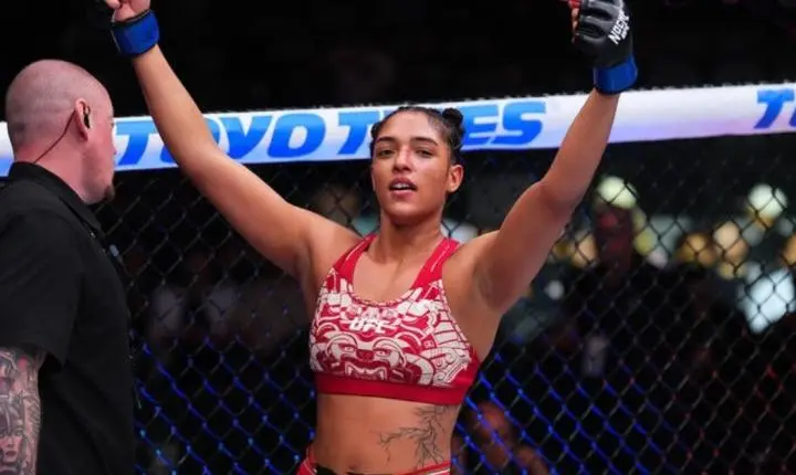 Lutadora baiana entra para a história do UFC e bate recorde de juventude