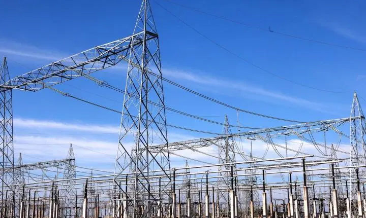 Aneel mantém bandeira tarifária amarela e conta de luz terá taxa extra em agosto