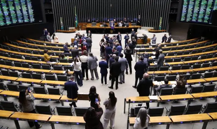 Câmara dos Deputados pode votar projetos de lei, incluindo programa de assistência para pessoas com epilepsia