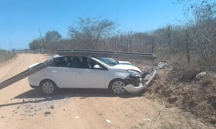 Acidente de carro na região sisaleira deixa três feridos após motorista perder direção
