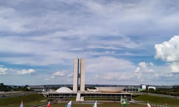 Congresso retoma atividades pós-recesso sem votações e com PEC da escala 6x1 pendente