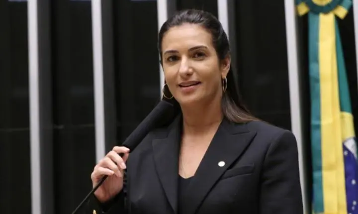 Deputada roberta roma é atendida após dor no peito em campanha