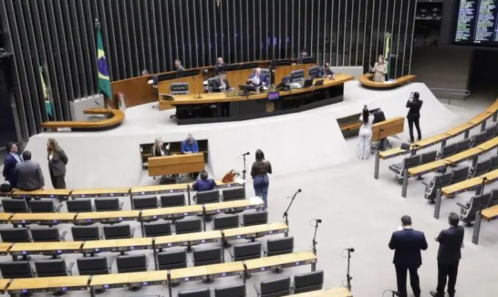 Plenário da Câmara dos Deputados aprova urgência para dois novos projetos