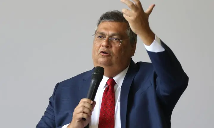 Dino determina bloqueio de R$ 119 milhões de Valdemar Costa Neto por irregularidades em emendas