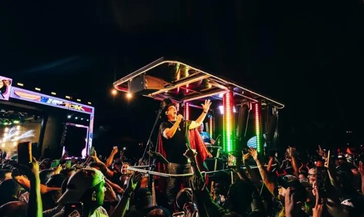 Durval Lelys comanda experiência inédita com Smart Trio no Réveillon Guarajuba