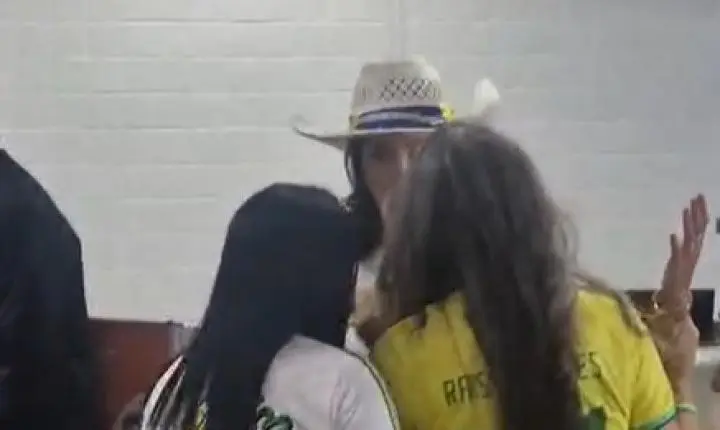 Espera por Flávio Bolsonaro em Conquista gera tensão e protestos no aeroporto