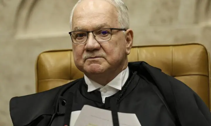 Críticas ao STF fortalecem a democracia, afirma Edson Fachin na volta do recesso