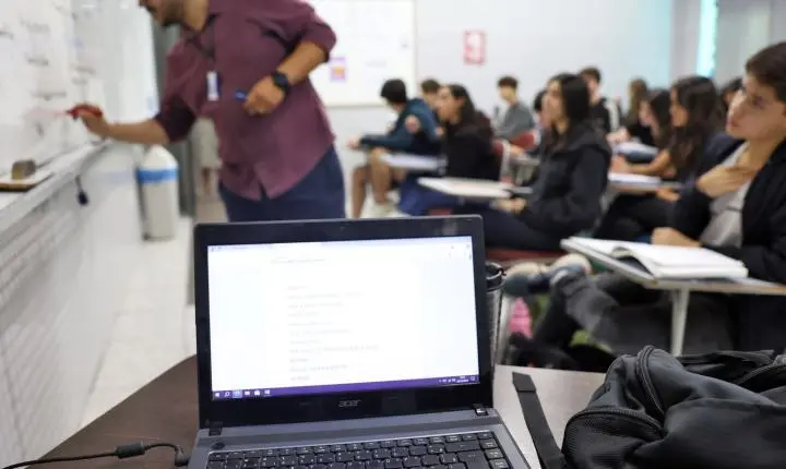 Fies abre prazo para pré-selecionados do MEC complementarem cadastro do segundo semestre