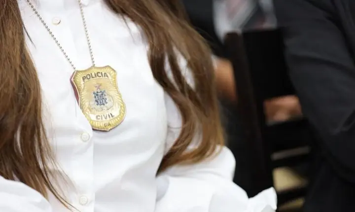 Homem é preso por descumprir medida protetiva e ameaçar filha em Candeias
