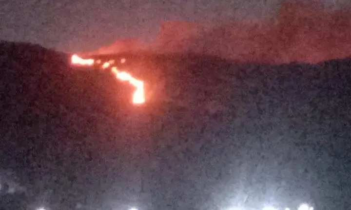 Incêndio entre Caém e Jacobina segue ativo em área de vale e serras há 5 dias