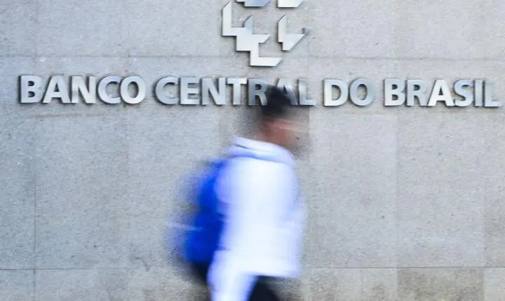 Taxa de juros do crédito para famílias chega a 64% ao ano em junho, divulga Banco Central