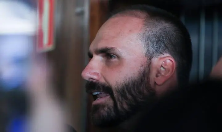 Mendonça pede vista e suspende julgamento contra Eduardo Bolsonaro