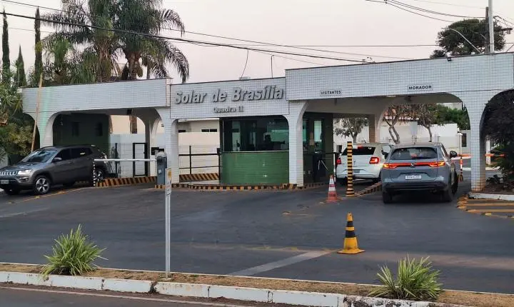 Moraes autoriza saída de Bolsonaro da prisão domiciliar para consulta médica