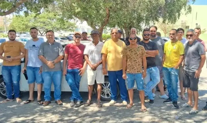 Motoristas de aplicativo da 99 paralisam serviços em Guanambi por reajuste