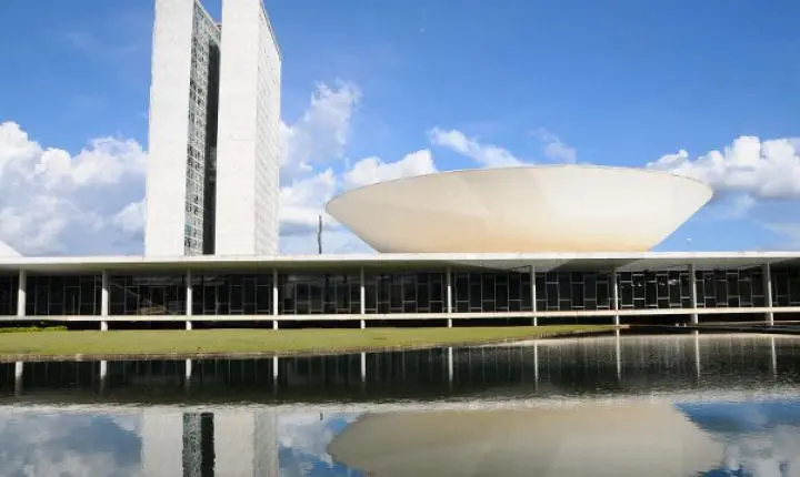 MP garante R$ 18,5 bilhões em crédito a exportadores atingidos por tarifaço norte-americano