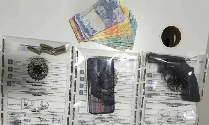 Polícia Militar realiza apreensão de arma e dinheiro em Bom Jesus da Lapa