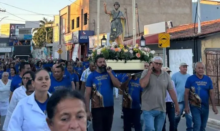 PROCISSÃO DE SÃO JOÃO BATISTA REÚNE FIÉIS E ENCERRA FESTEJOS DO PADROEIRO DE LAPÃO