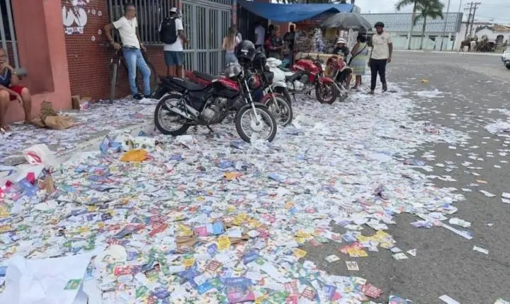 Promotor critica derrame de santinhos nas ruas de Feira de Santana