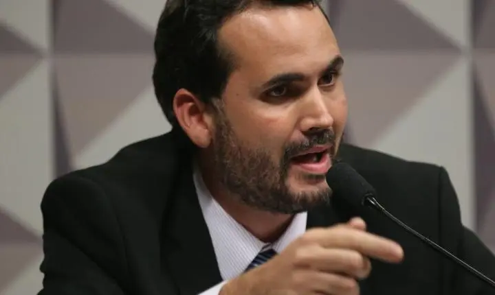 Governo descarta retomar subsídio ao diesel mesmo com a alta do petróleo, afirma ministro
