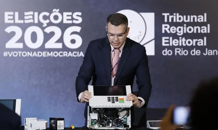 TRE-RJ apresenta estrutura da urna eletrônica e reforça a segurança do voto